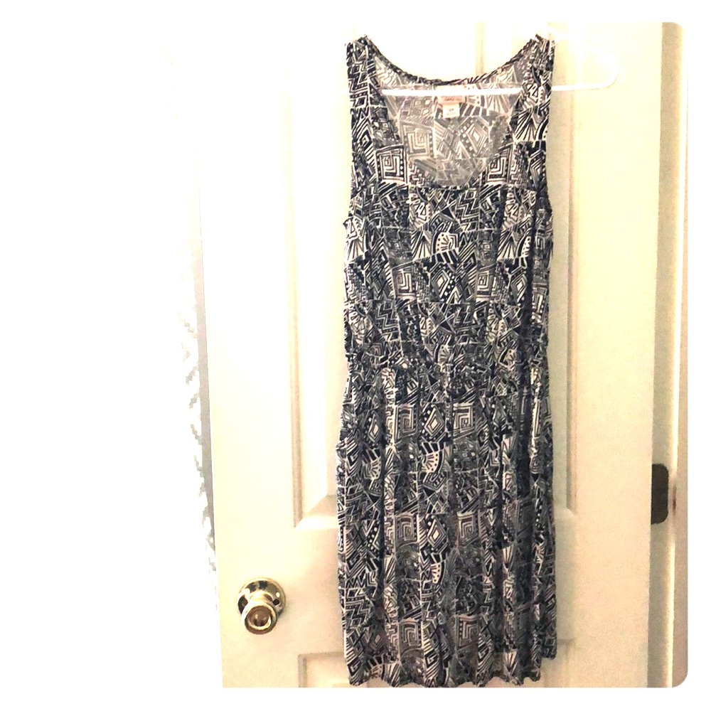 Black and white patterned dress with pockets !